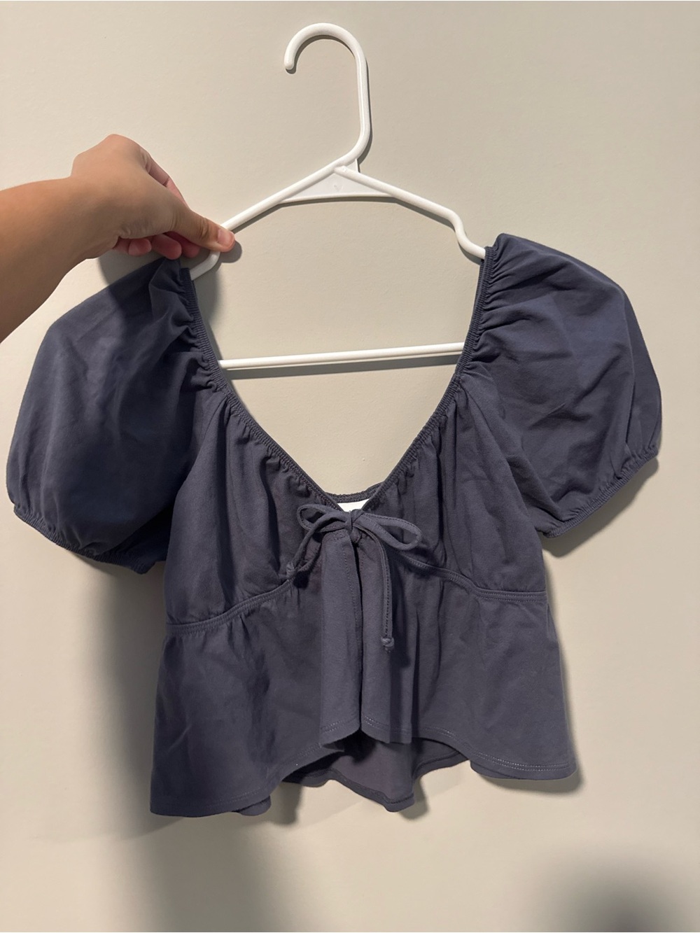 Aritzia Puff-Sleeve Tie-Front Crop Top - Charcoal